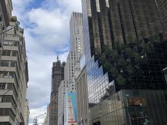 さて、ニューヨーク初めてのおのぼりさんは「ＴＨＥ　ＮＥＷ　ＹＯＲＫ」の５番街から散策をスタートします。