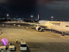 夜の羽田空港から出発。
