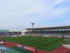 バスを鳴門駅前で下車しました。
バス停からは徒歩でスタジアムへ行きました。

