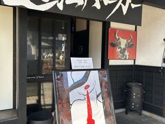 LU・PAN

ハンバーガー屋さんの店先にあった看板の、真っ赤なアイスクリームにロックオン。食べ歩きでも６８０円って、高くない？