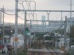 次の鶴見小野駅で鶴見行の電車とすれ違う