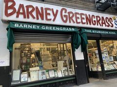 セントラルパークを東から西に横断し、86thSTにあるバーニーグリーングラスへ。

https://www.barneygreengrass.com/
