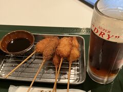 〆に、とビアパブで教わった鉄板焼き屋さんに向かうも満席…
宿のレストランで打ち上げの打ち上げｗ