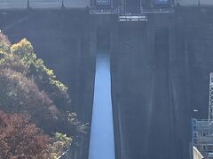 美和ダム
天竜川水系三峰川に建設された高さ69.1mの重力式コンクリートダムです。