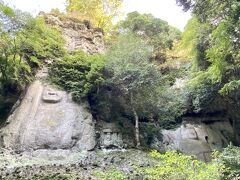 熊野磨崖仏

なかなか日本では珍しい風景ですね

全国の磨崖仏のうち約7割が現存する大分県

約90か所に400体もの磨崖仏が存在するのだとか

県内の磨崖仏の多くは国東半島に残されているそうです