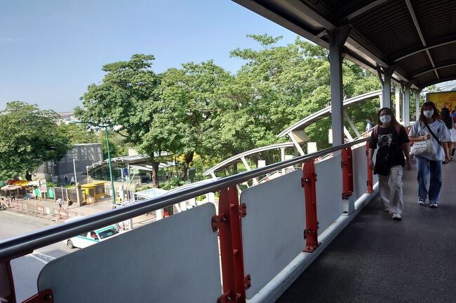 ウィークエンドマーケット行ったことなかったから行こうと思ってたら、Gくんも行く予定とのこと<br />またまたオカン二人連れて来てもらいました