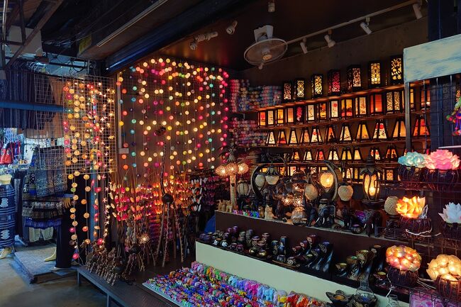 カラフルなライトや