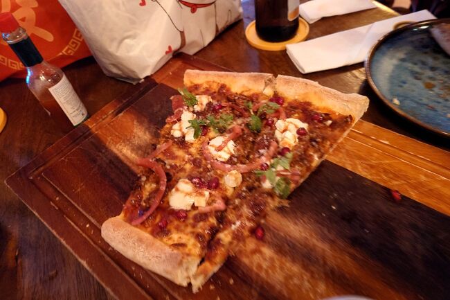 ピザ<br />昨日のスカイバーのピザが思ってたより薄くて小さかったので、リベンジ<br />ここのピザは食べごたえある、味付けもいいね<br />考えたらバンコク来たら必ずこの店来てるな