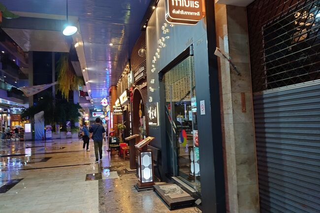 この日の夜はGくんが行きたがってたナイトマーケットの予定でしたが、夕方から激しく雨が降ってきたので近くのコリアタウンへ