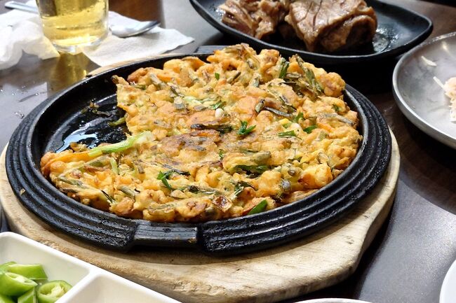 チヂミ<br />この店のチヂミは美味しい<br />パリッとフワッとなかなかの味