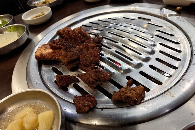 ヤンニョムカルビ<br />そのほかに冷麺やビビンバも食べてお腹いっぱい