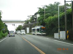 この区間の路面電車（とさでん）は、６年前にも乗りに来た。

当時は、単線であるこの区間は21分間隔で電車が走っていたが、その後コロナがあって減便が続き、現在はなんと42～45分間隔。
結局電車とは１回しかすれ違わなかった。