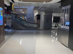 フェリーターミナルがある信徳中心はトイレもキレイだし、MTR直結でわかりやすい！