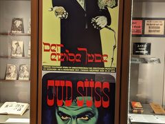 ＊グダニスクの第二次世界大戦博物館に展示されていたポスター
　再現されたものだろうが、ユダヤ人のイメージを歪めている意図が伺える　