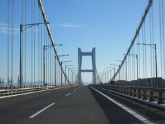 瀬戸大橋（岡山県倉敷市下津井）
岡山県倉敷市から香川県坂出市まで瀬戸内海を横断する橋で、6つの橋と4つの高架橋を総称しています。全長9368ｍ、下段に鉄道が走っている併用橋では世界最長。