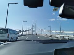 本州と淡路島を結ぶ明石海峡大橋

大きな吊り橋です(*^_^*)