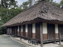 最初の目的地は五竜の滝。
駐車場そばの裾野市中央公園を通ります。
こちらは旧植松家住宅。
国の重要文化財に指定されているそうです。