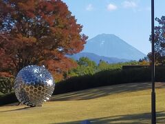 本日 再び 芸術の森に来ました あちらに見えるのが 富士山です