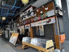 二条市場は時間のせいか閉まっている店が多い。