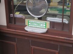 日光には12:05到着、改札に向かうと、えっ…
JRの駅なのにお隣の会社の車両いるし、わ、253系の立場ねえや。