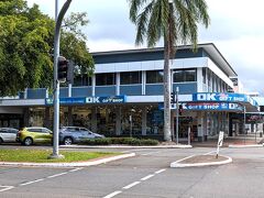 「OK GIFT SHOP Cairns」オーケーギフトショップ
大橋巨泉さんが始めたＯＫショップが、ケアンズには残っていました。
そして、日本語対応で、日本人客ばかり。
アジアで日本人客は見かけないのに、メルボルンでも見かけないのに、ケアンズには沢山です。日本から一番近いオーストラリア、航空券が安いし、常夏だし。