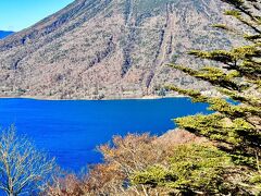 中禅寺湖展望台から眺める男体山と中禅寺湖