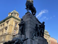 9:10
グランウォルド記念碑

アパートメント前で9:00にお会いしました。
とても可愛いらしい方で学生さんみたいだけど一児のママさんです。
お忙しいのに今日は一日よろしくお願いします