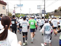 ＜偕楽園＞

右は偕楽園との案内版が見えました。
