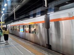 岐阜駅にて下車
列車は進行方向が変わり、最終名古屋駅まで行きます