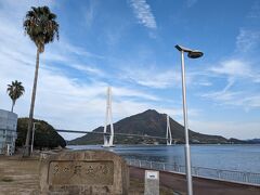 多々羅大橋

瀬戸内海の生口島と大三島をつなぐ道路橋で、

とっても、優美なフォルムの斜張橋です。

青空も爽やかで、真っ白な2羽の白鳥が羽を広げた様に

も見えるかも。