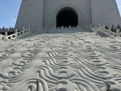 中正記念堂。「中正」とは中華民国初代総統であった「蒋介石」の名。
