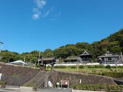 清見寺前です。
このお寺は、東海道本線がお寺の中を走っています。
↑の清見寺HPをご覧下さい。トップページに入ると空撮の動画があり、確認できます。