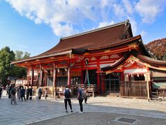 本　殿
　　　　　　　　　　　　
　現在の建物は、徳川４代将軍家綱によって、承応３年（1654年）に再建。檜皮葺入母屋造りで、神社建築としては最大規模の建物。令和２年（2020年）に国宝に指定