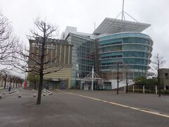 そんなこんなでまた10分位歩いて
到着したのは、関門海峡ミュージアムです

実は関門海峡ミュージアムの情報収集をあまりしていなくて
思い付きで行ってしまったので
1階から2階にある海峡レトロ通り、行かなかったです
（茶色い建物の方に入口があります）

無料で入れて、大正時代の門司港の街並みを再現した
臨場感たっぷりに街の空気が伝わる施設らしいので
（お土産コーナーもあるらしい・・行けば良かった）
興味ある方は行かれると良いと思います