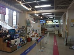 ●駒ヶ岳ロープウェイしらび平駅

ロープウェイが出た後なので、人影なく…。
閑散期ですね。
