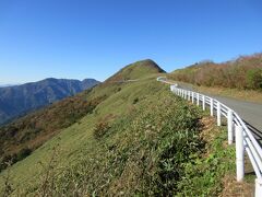 町道瓶ヶ森（かめがもり）線（UFOライン）（高知県吾川郡いの町）
四国カルストの天狗高原にも似た『天空の道』で、ここを走るためにやってきたんです。