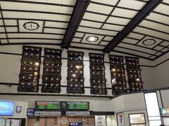 小樽駅。
キレイなイルミネーションも見れ、大満足な小樽観光でした。
今回は、小樽住吉神社の紅葉と雪のコラボか見れ、とても良かったです！

読んでいただきありがとうございました！