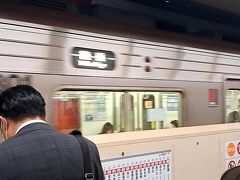 ＰＭ６時１２分。地下鉄「名古屋」駅にて電車に乗り込み、、、


