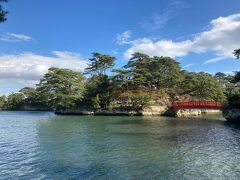 雄島に来ました。
渡月橋を渡って島へ。