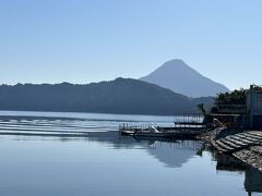 池田湖。九州最大の湖みたいです。
開聞岳が見えてきました。
今回は、桜島見ているか開聞岳見ているかという感じ。ｗ