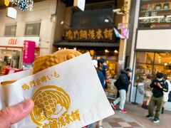 鳴門鯛焼本舗　三条寺町店。

人気の為、少し列ができていました。
