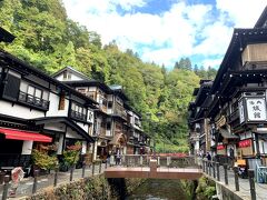 市内からは少し離れていますが、山形に来たらここは絶対に来たかった。
なんなら温泉にも入りたかったのですが、到着が少し遅く日帰り温泉は終了していました。。
まあこのレトロな街並みを見られただけで大満足ですが