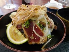 ◆ 土佐丼　1780円

高知といえば、カツオのたたき～ (゜))<<
カツオのたたきを食べまくることを楽しみにしていたのですが、オットさん・・
あんまり好きじゃないと・・
そうだよね。知ってたよ。。