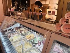 前回来た時に大好きになったジェラート屋さん、
「Gelateria Santa Trinita」です。