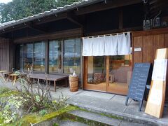 途中、おしゃれなお店を見つけました。