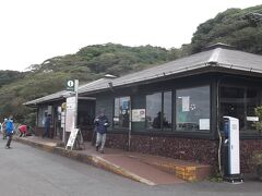 登山口　インフォメーションや店もいくつか