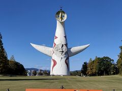 入口入ったら正面に太陽の塔