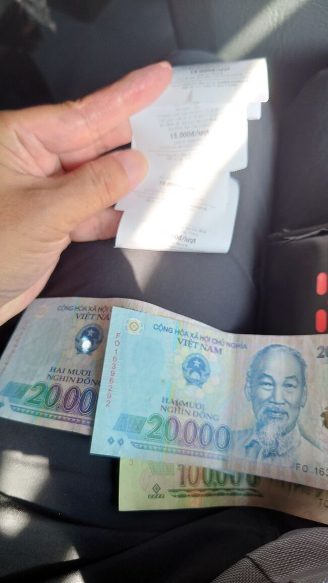 15.000VND<br />日本円で９０円なんだけど、乗車は２人なんだけど、プラス荷物２つで合計４人分３６０円払った感じ。