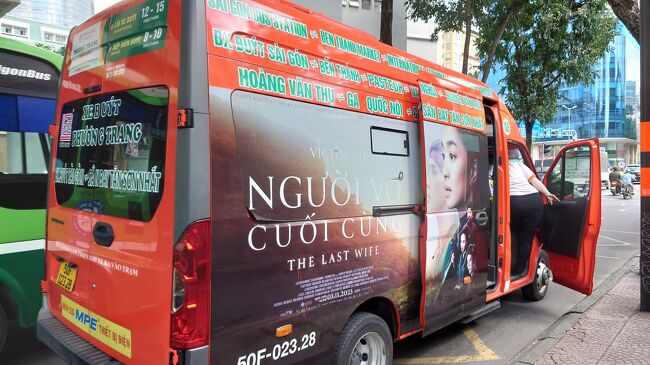 まさかこれが系統109のバスとは、バス停に停まってる時はわからなかった。高島屋の次で降りた。