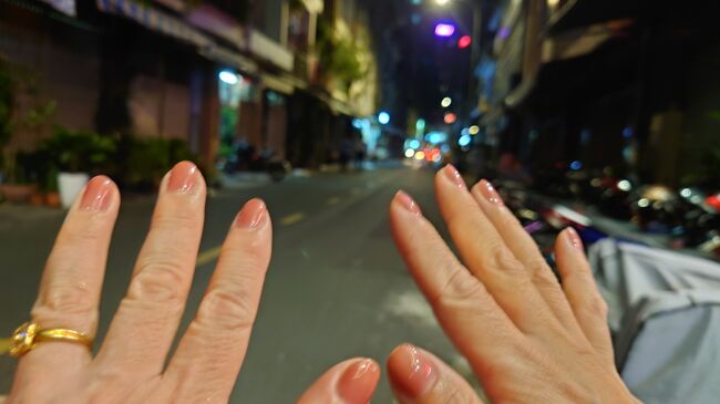 ネイルが気に入ったみたい。